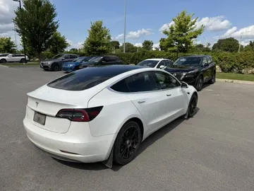 2020 Tesla Model 3 - image 6