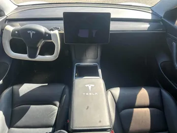 2021 Tesla Model 3 - image 3