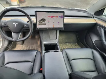 2022 Tesla Model 3 - image 9