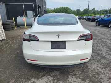 2022 Tesla Model 3 - image 4
