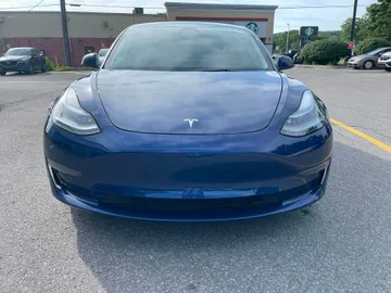 2022 Tesla Model 3 - image 2