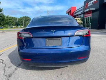 2022 Tesla Model 3 - image 4