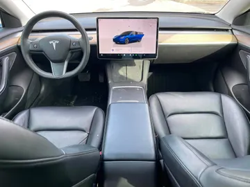 2022 Tesla Model 3 - image 9