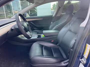 2022 Tesla Model 3 - image 8