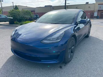 2022 Tesla Model 3 - image 3
