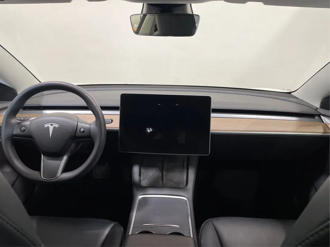 2023 Tesla Model 3 — photo 4