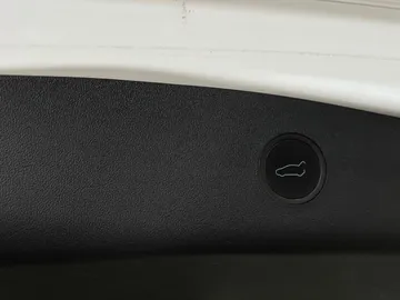 2023 Tesla Model 3 - image 26