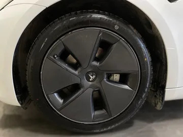 2023 Tesla Model 3 - image 7