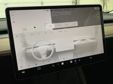 2023 Tesla Model 3 - image 18