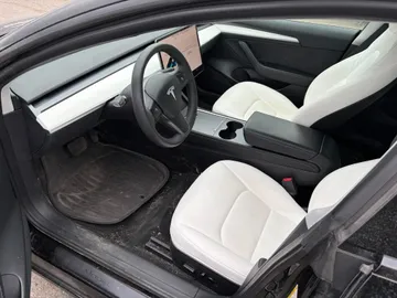 2023 Tesla Model 3 - image 8