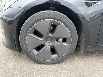 2023 Tesla Model 3 - image 9