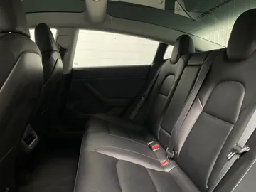 2018 Tesla Model 3 - image 15