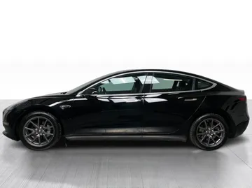 2018 Tesla Model 3 - image 10