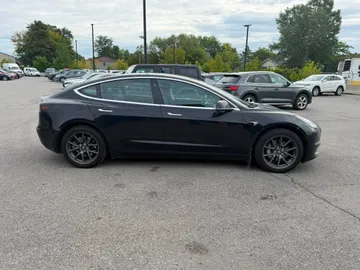 2018 Tesla Model 3 - image 6