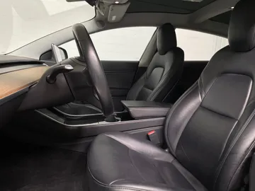 2018 Tesla Model 3 - image 3