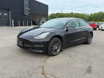 2018 Tesla Model 3 - image 3
