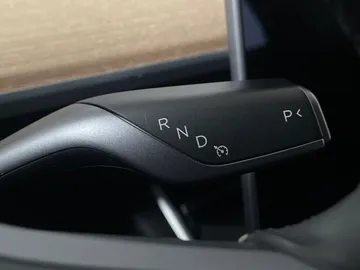 2018 Tesla Model 3 - image 32