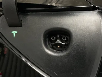 2018 Tesla Model 3 - image 19