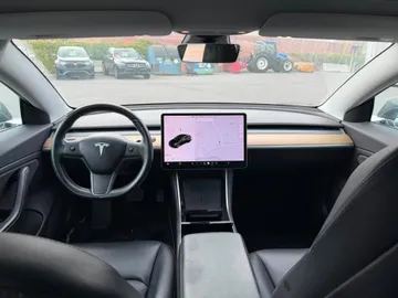 2018 Tesla Model 3 - image 9
