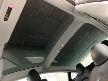 2018 Tesla Model 3 - image 6