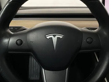 2018 Tesla Model 3 - image 17
