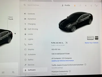 2018 Tesla Model 3 - image 18