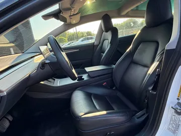2022 Tesla Model 3 - image 8