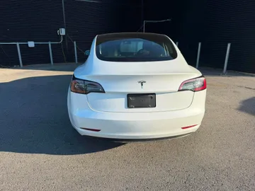 2022 Tesla Model 3 - image 4