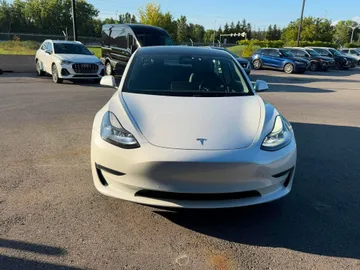 2022 Tesla Model 3 - image 2