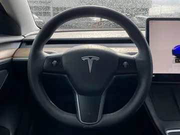 2022 Tesla Model 3 - image 17