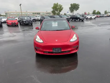 2022 Tesla Model 3 - image 2