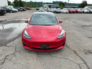 2022 Tesla Model 3 - image 2