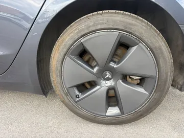 2023 Tesla Model 3 - image 7