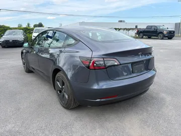 2023 Tesla Model 3 - image 4