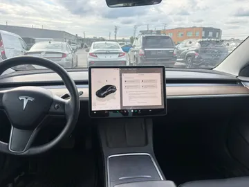 2023 Tesla Model 3 - image 10