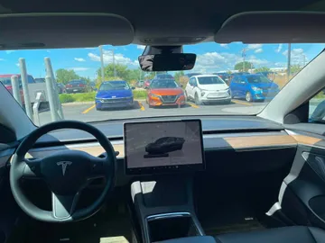 2023 Tesla Model 3 - image 9