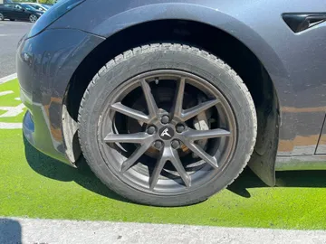 2023 Tesla Model 3 - image 7