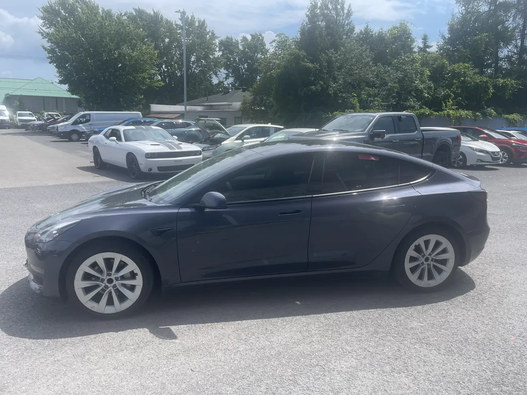 2023 Tesla Model 3 — photo 4