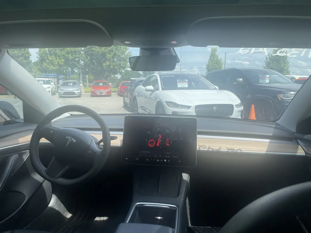 2023 Tesla Model 3 — photo 8