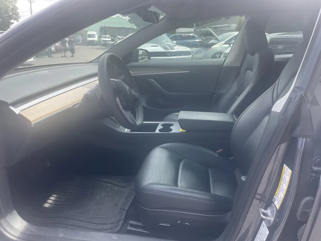 2023 Tesla Model 3 — photo 7