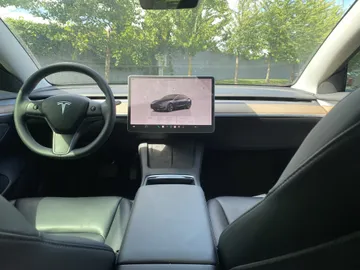2022 Tesla Model 3 - image 9