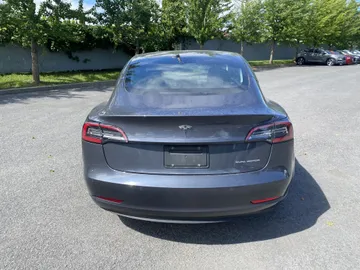 2022 Tesla Model 3 - image 6