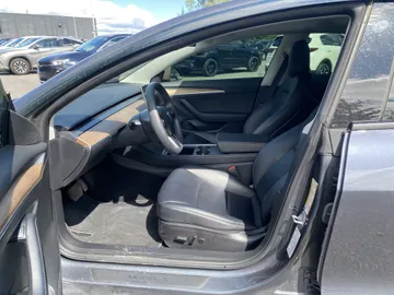 2022 Tesla Model 3 - image 8
