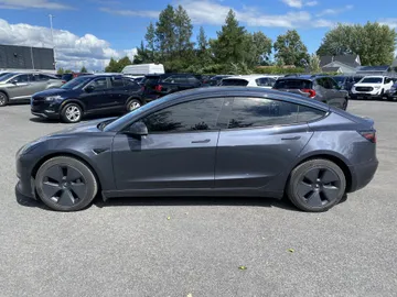 2022 Tesla Model 3 - image 4