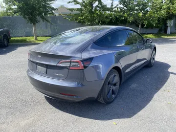 2022 Tesla Model 3 - image 3