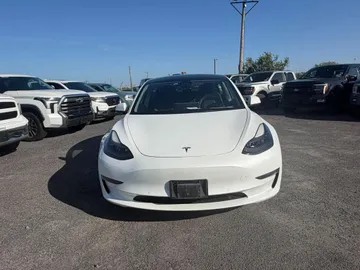 2022 Tesla Model 3 - image 2