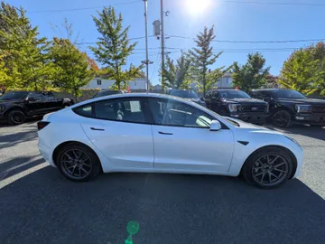 2021 Tesla Model 3 - image 4