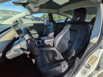 2021 Tesla Model 3 - image 8
