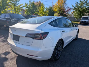 2021 Tesla Model 3 - image 3