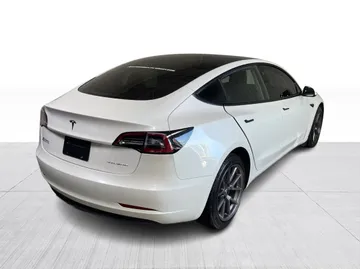 2022 Tesla Model 3 - image 8